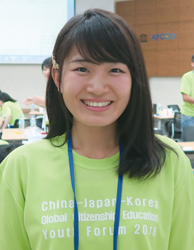 文学部 識座 美菜子 さん