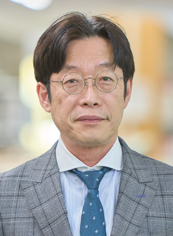 教授 金岡 省吾